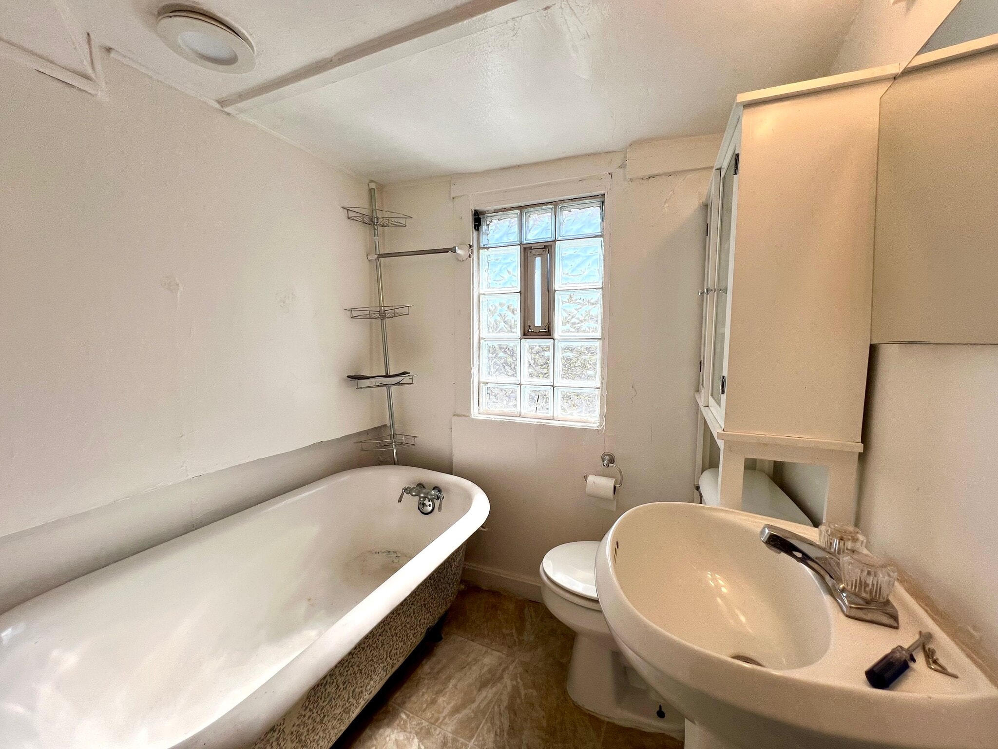 3rd floor bathroom - 1633 McDaniel Ave