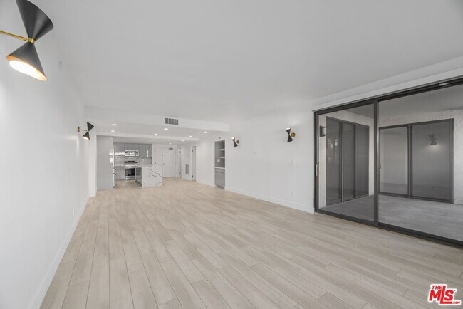 Building Photo - 1118 3rd St