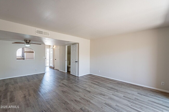 Building Photo - 1319 S Hardy Dr