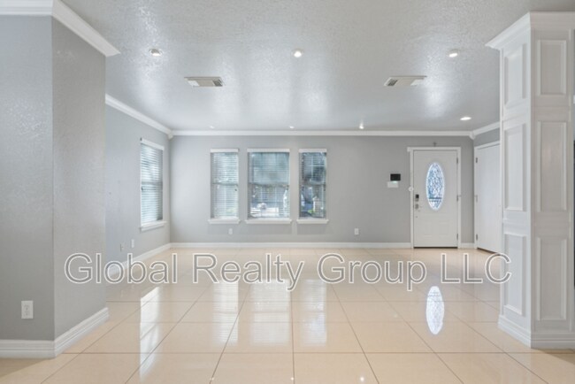 Building Photo - 11016 Forest Shower