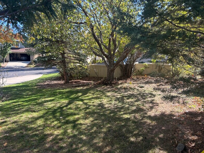 large private gardens - 5717 Table Top Ct