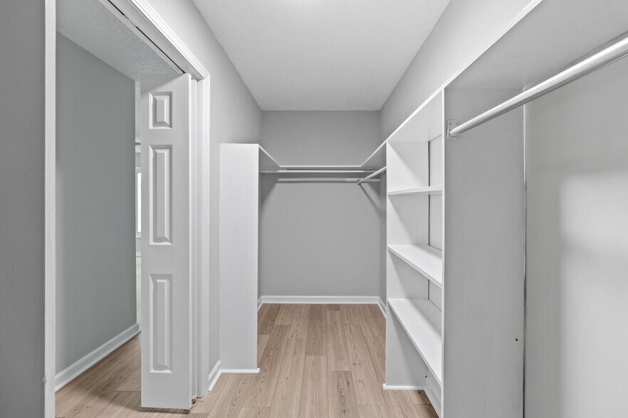 Building Photo - 325 Eastwood Dr