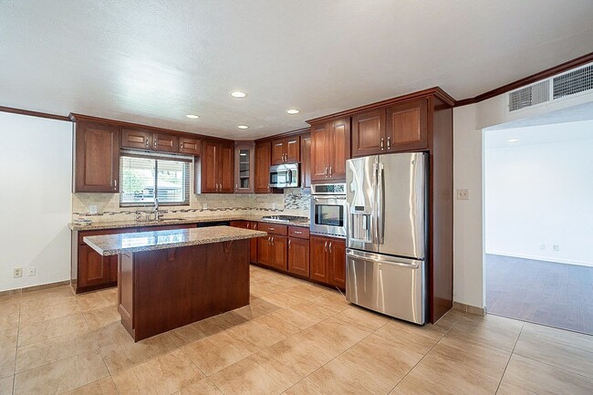 Building Photo - South Scottsdale with Views of Camelback!