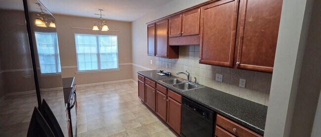 Building Photo - 335 Shallowford Reserve Dr