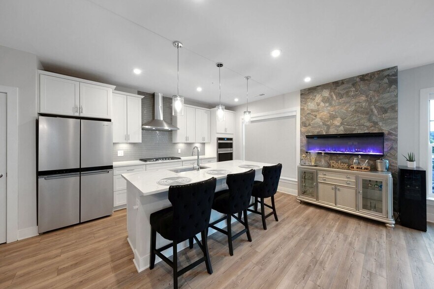 Primary Photo - 102 St Ives Pl