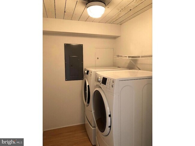 Building Photo - 2300 Walnut Street Unit 3B-330
