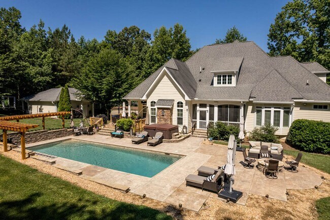 Building Photo - 246 Valley Meadow Dr
