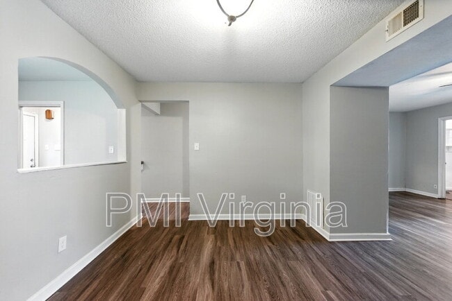 Building Photo - 731 Stanwix Square