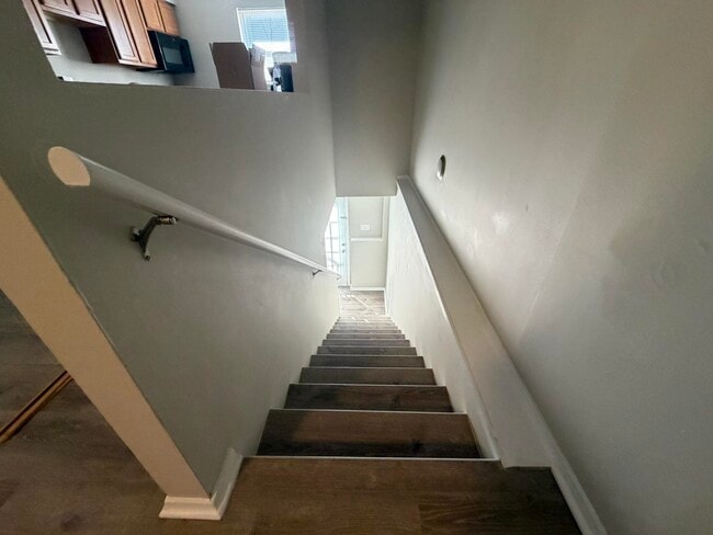 Building Photo - 203 Wheaton Ct