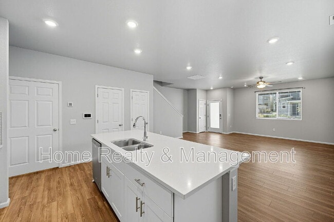 Building Photo - 12220 Dairy St