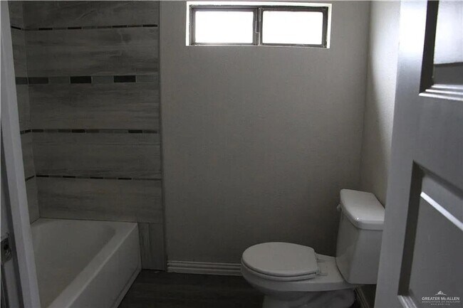 Building Photo - Spacious 3BR House in McAllen
