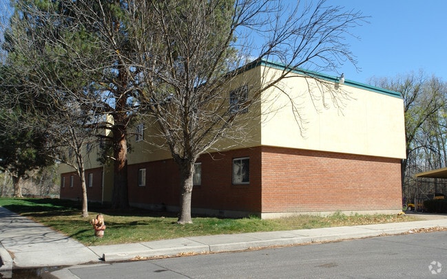 Building Photo - Riverview Homes