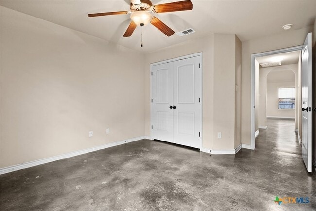 Building Photo - 5405 Fiesta Oak Dr