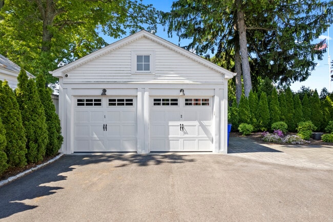 Building Photo - 6 Church St