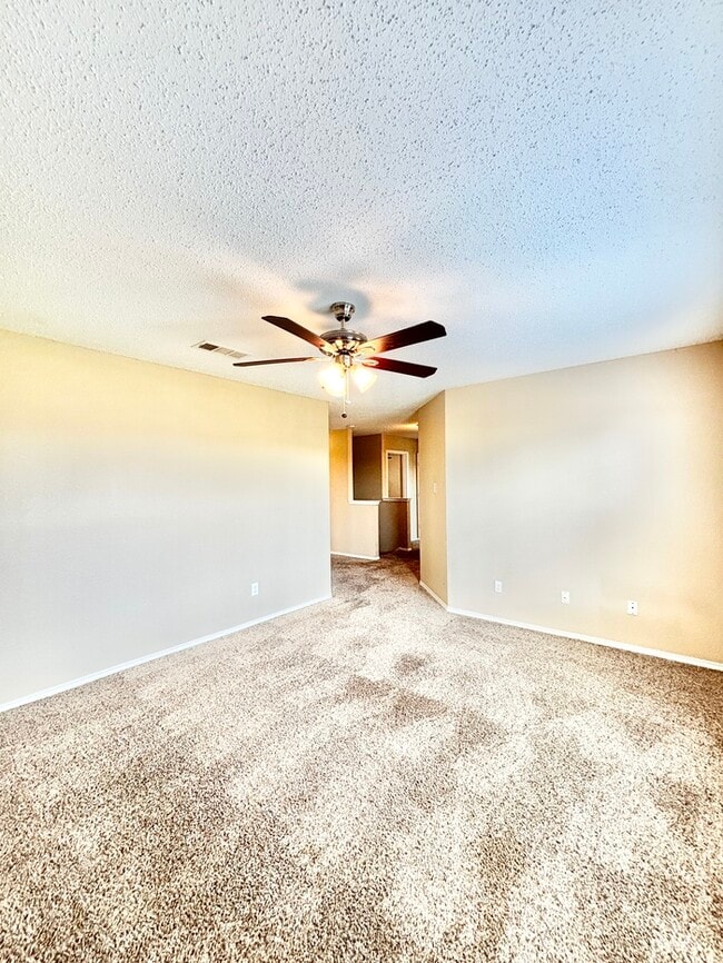 Building Photo - 319 Tioga Dr