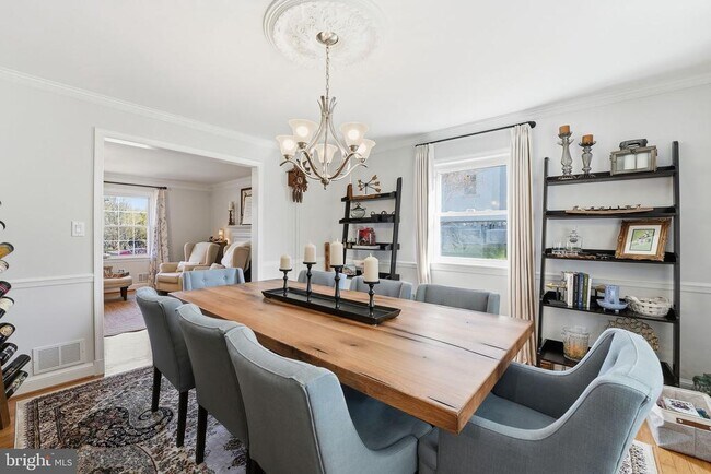 Building Photo - 7001 Arbor Ln