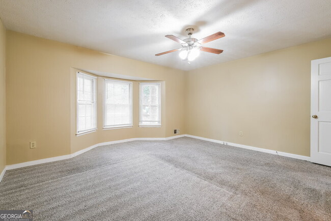 Building Photo - 2432 Hillboro Cir S W