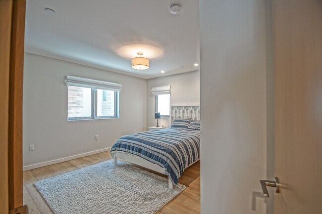 Building Photo - NEWER, LUXURIOUS & MODERN, 2920 SQ FT HOME W/ HIGH END DETAILS, AMAZING DECK/BALCONY SPACE, 2-CAR...