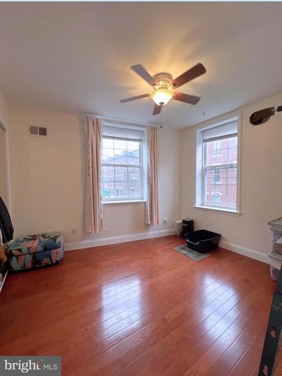 Building Photo - 1415 S 4th St