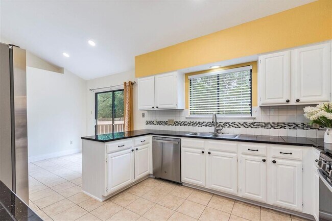 Building Photo - 13109 Marble Falls Cove