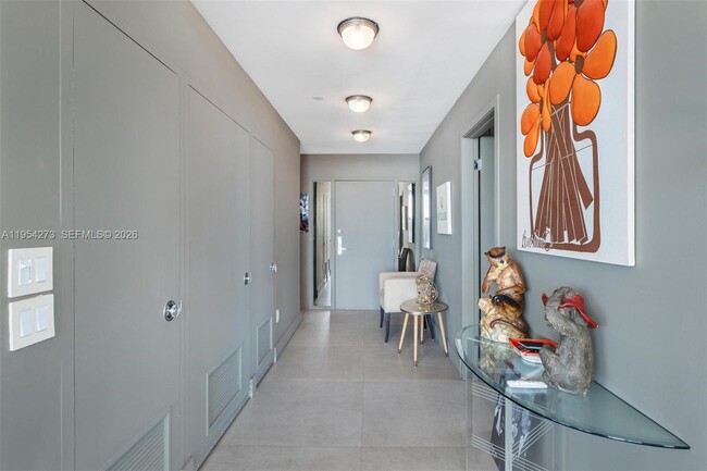 Building Photo - 1000 Venetian Way