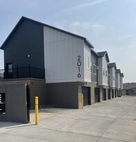 Building Photo - Lofts at Willow Creek