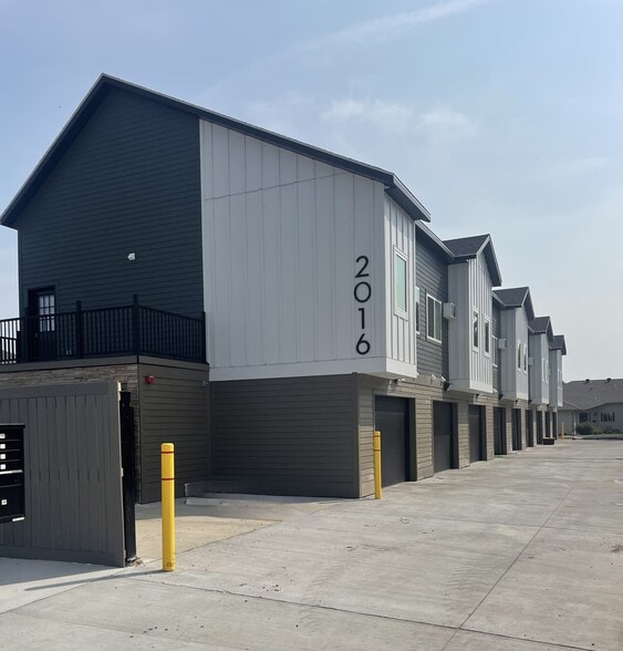 Primary Photo - Lofts at Willow Creek