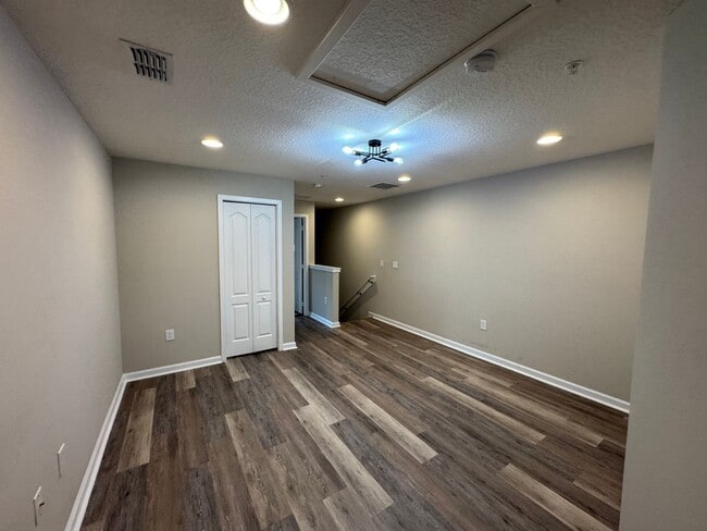 Building Photo - 3 BD/2.5 BA Home, Modern Elegance Meets Ev...