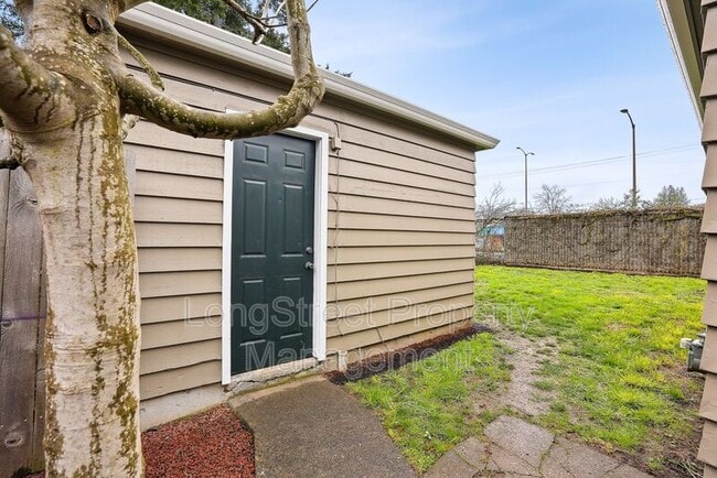 Building Photo - 3517 SE 67th Ave