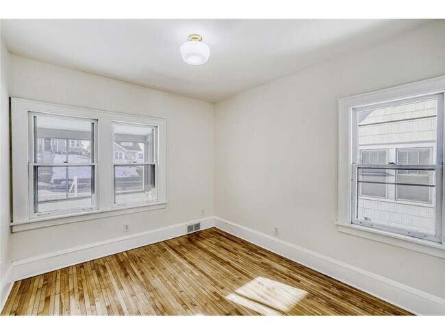 Building Photo - 1683 Minnehaha Ave E