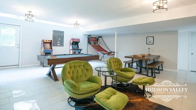 Building Photo - Elegant 7-Bedroom Estate in White Plains – Luxury Living at Its Finest