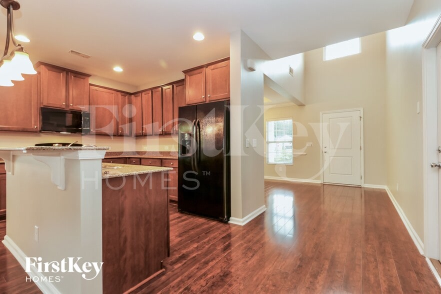 Building Photo - 9023 Hema Ln