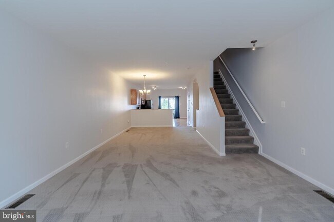Building Photo - 530 Canton Ct