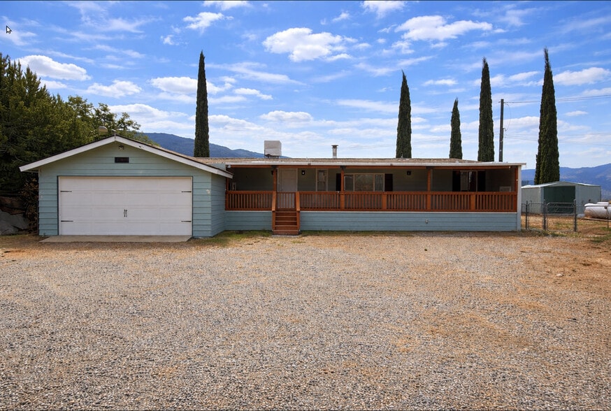 Building Photo - 121 Larch Ct