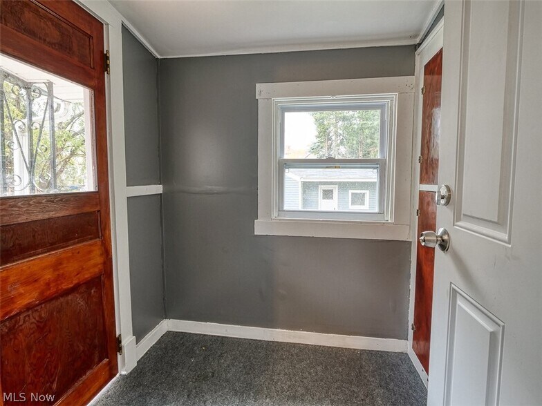 Building Photo - 3116 Searsdale Ave