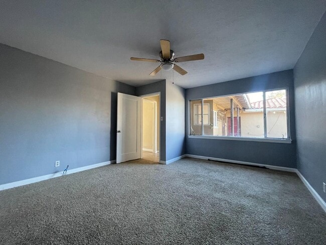Building Photo - 1593 N Thorne Ave