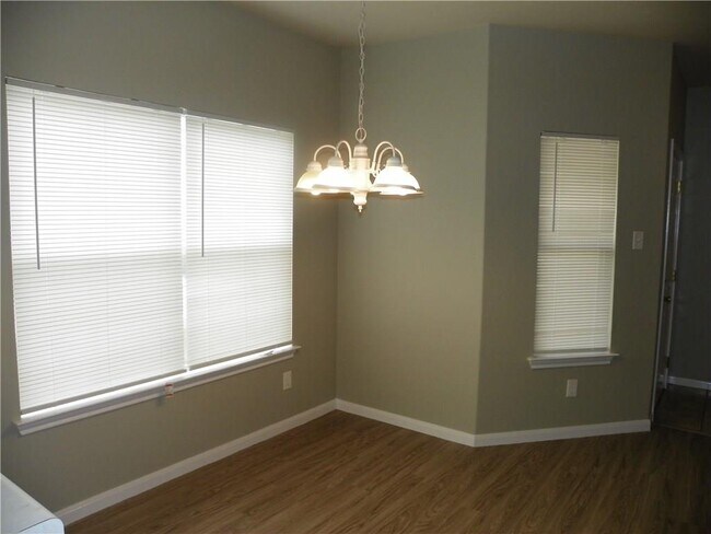 Building Photo - 135 Marvin Cove