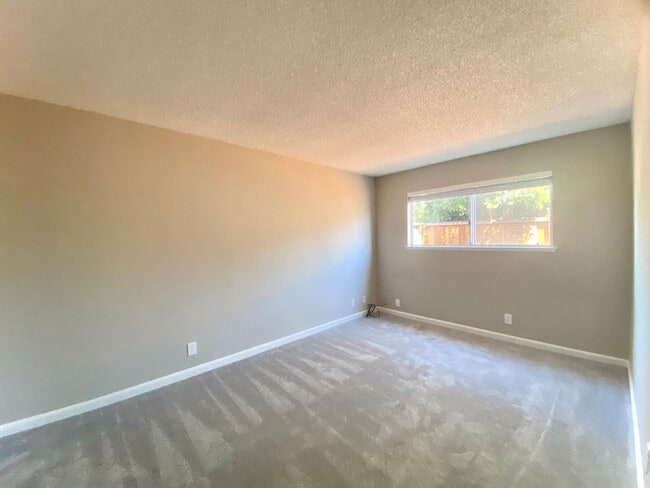 Building Photo - Homey 3-Bedroom 2-Bathroom Home for Rent -...