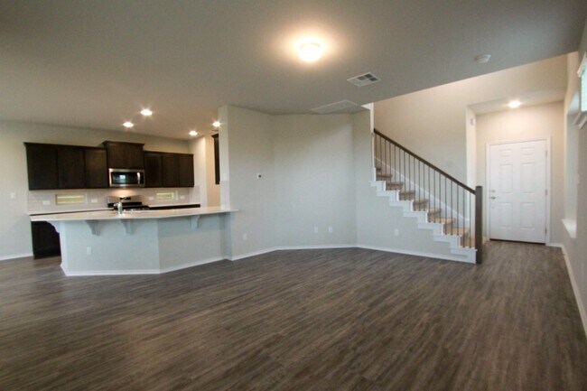 Building Photo - Newly Built 3 Bedroom, 2.5 Bath House in Round Rock's University Park Villas