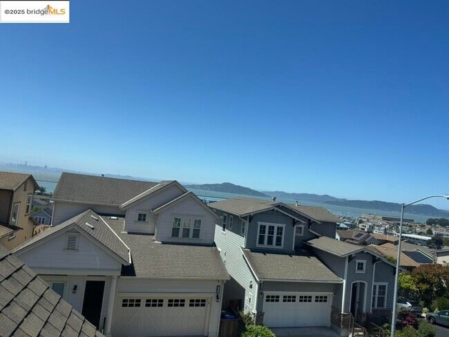Building Photo - 203 Seaview Dr