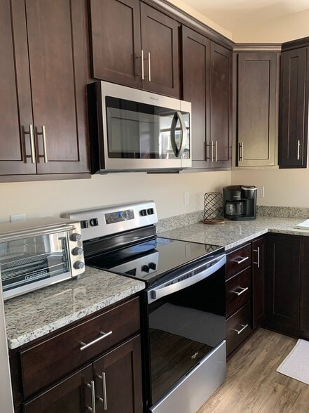 Kitchen Stove/Microwave/Toaster Oven/Coffe Pot - 239 Louise Ln