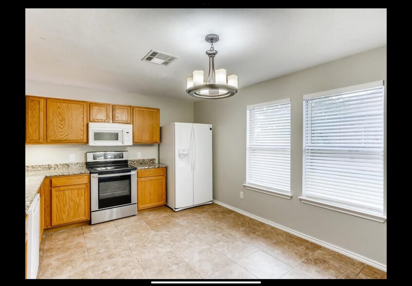 Building Photo - 608 Sherry Dr