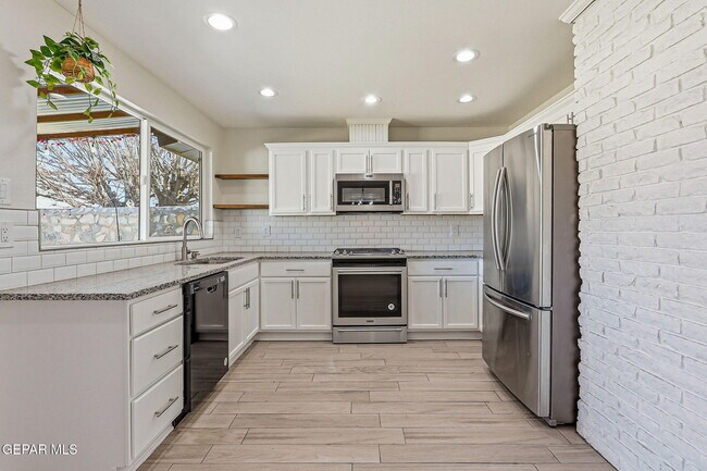 Building Photo - 5713 Creston Ave