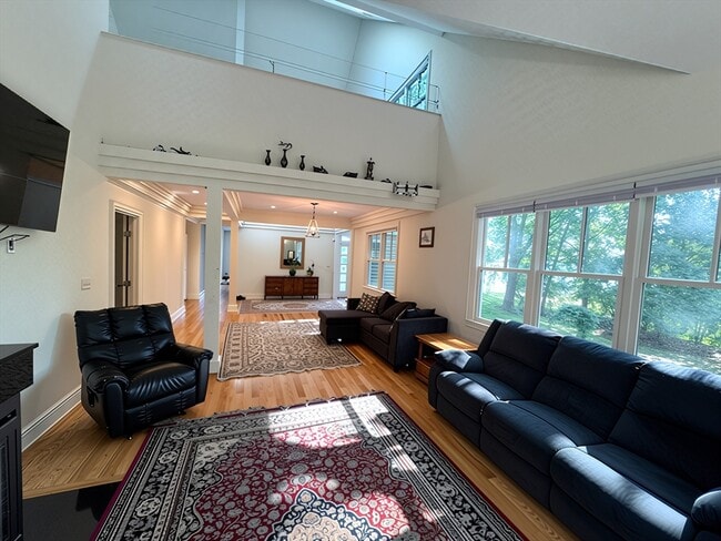 Building Photo - 31 Green Meadow Dr