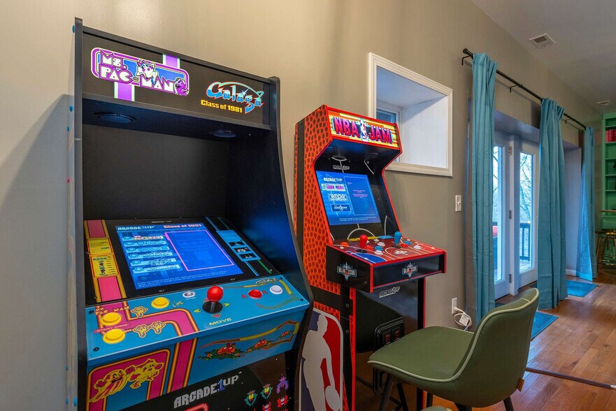 Building Photo - 16 Skyview Ct