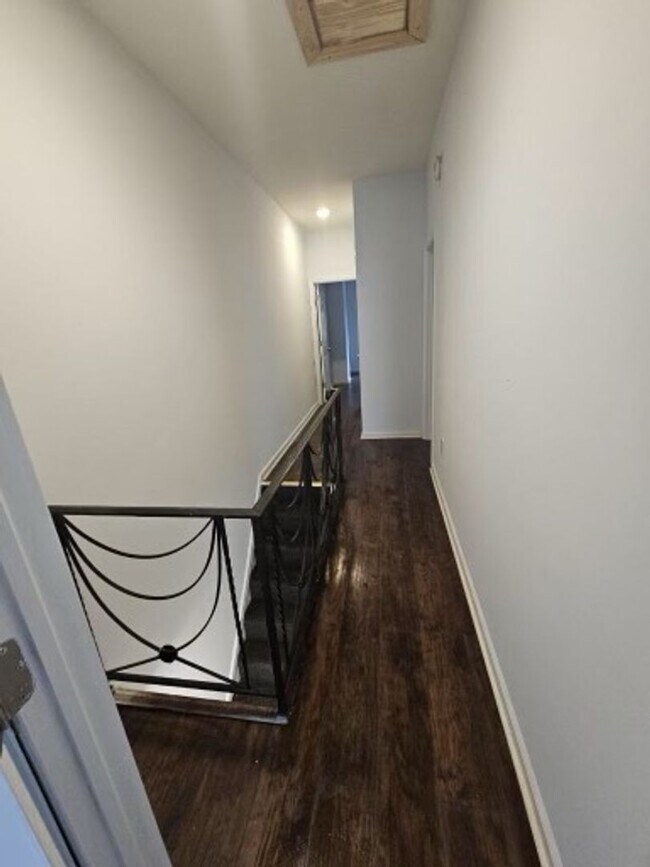 Building Photo - Renovated 3bd/ 1bth home in Northeast Philly!