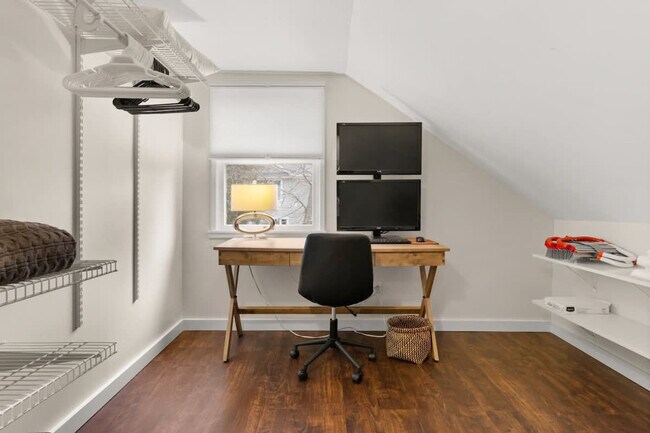 Building Photo - 29 Versailles Ave