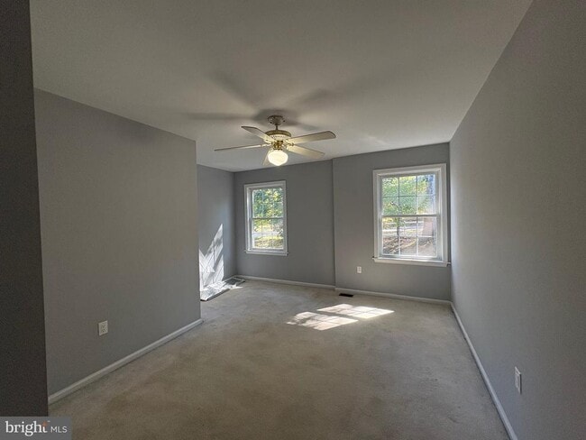 Building Photo - 902 Kirby Dr