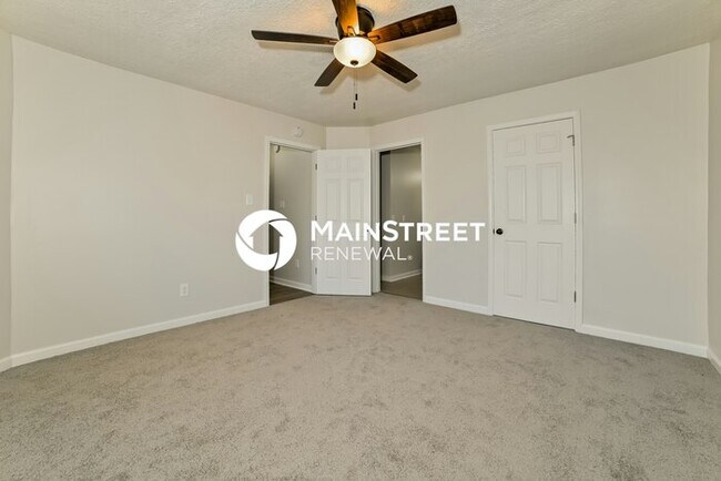 Building Photo - 3 Bedroom Pet-Friendly Home in KNOXVILLE, TN with Main Street Renewal