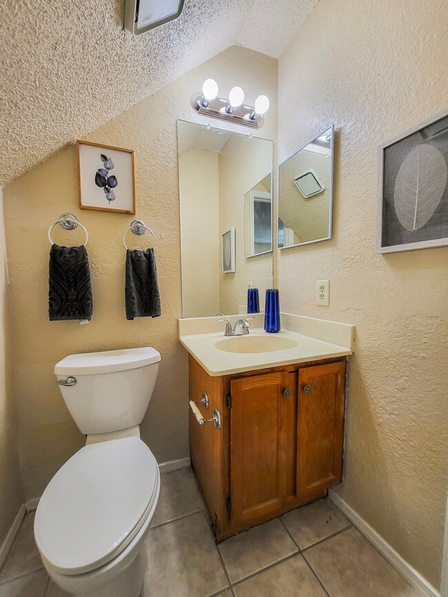 Building Photo - ARLINGTON COZY HOME 3/2/2